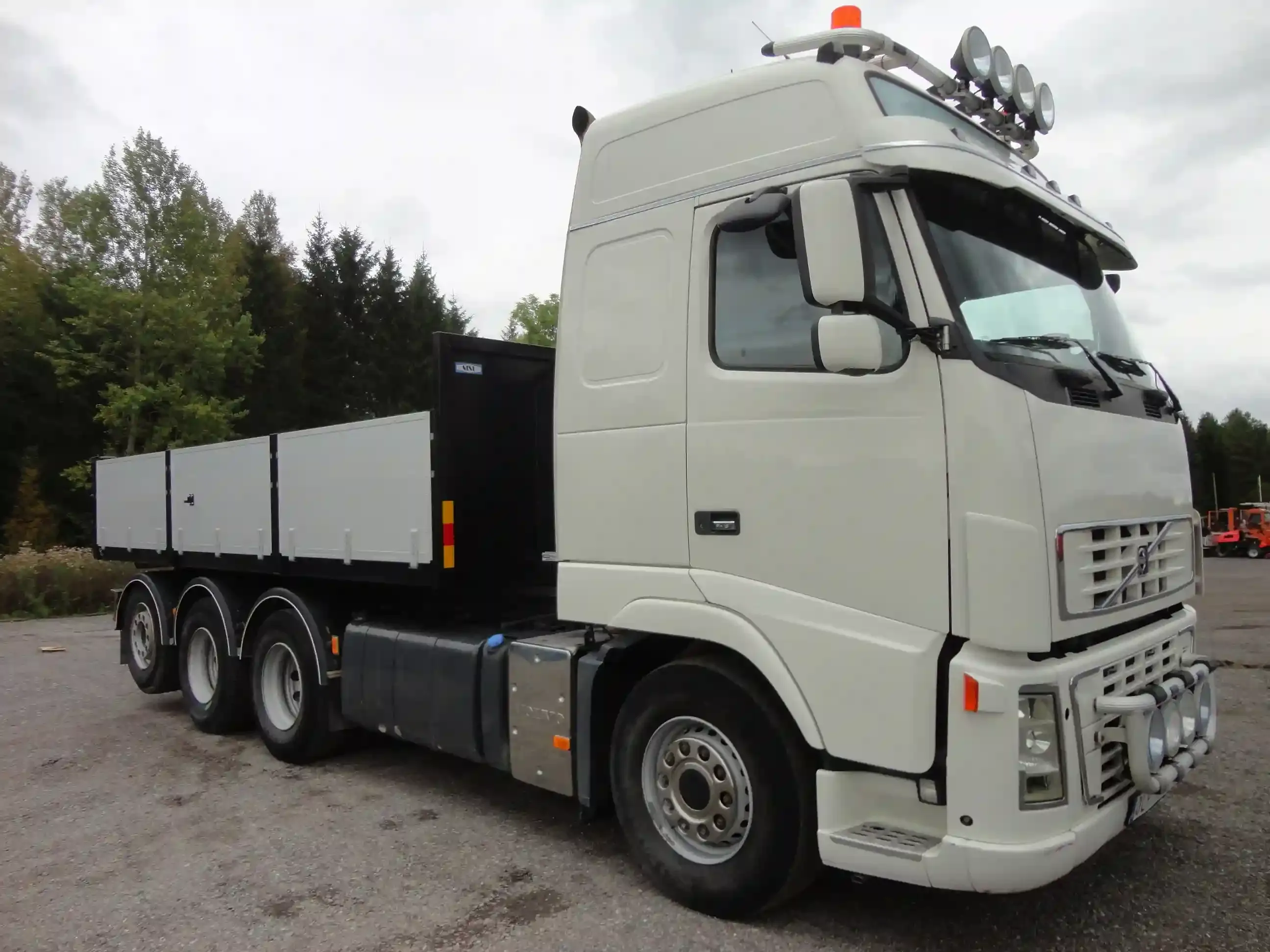 Volvo FH16 Tridem 07 003